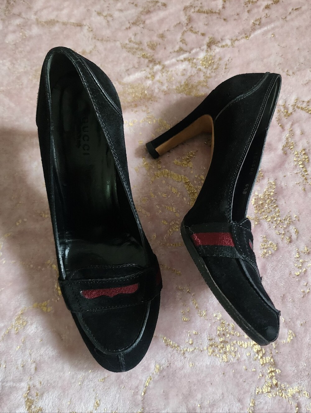 GUCCI | Black Accent Suede Pumps - Picture 2 of 16
